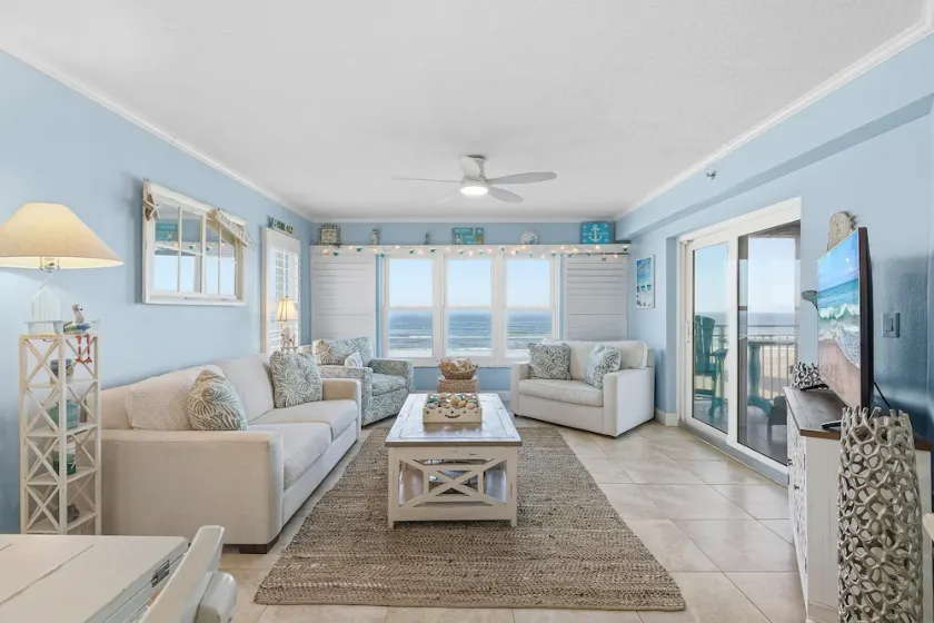 Palm House 3B with oceanfront views, pool, and private beach access - Image 1