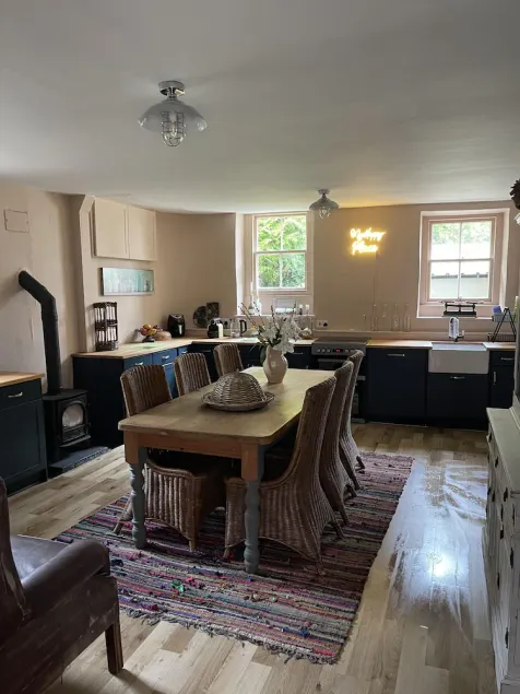 Stunning 2-bedroomed Cottage - Image 1