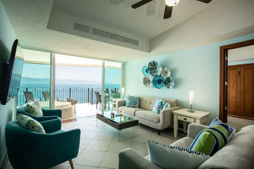 Beachfront, Luxurious Grand Venetian 3 Bedroom,  Fiber Optic WIFI - Image 1