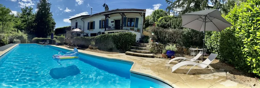 Traditional French house with private pool and gardens. - Image 1