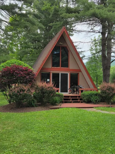 Une chambre en A avec vue sur le magnifique Pine Creek (approvisionné)! - Image 1