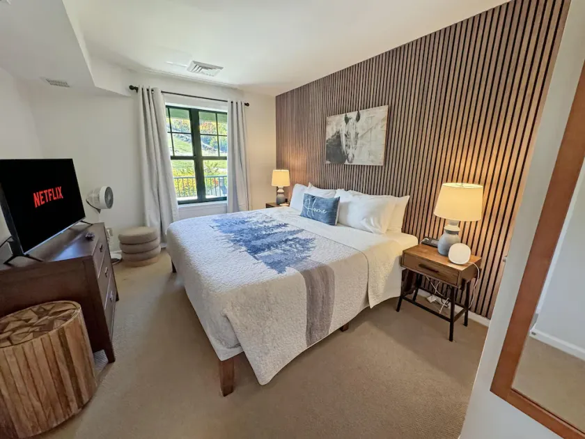 Luxurious updated 1BR Mtn-Front Condo w/ Deck & Fireplace - Image 1