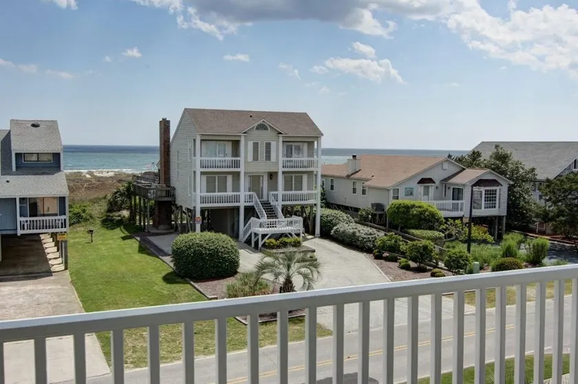 Welcome  4 Bedroom Home by RedAwning - Image 1