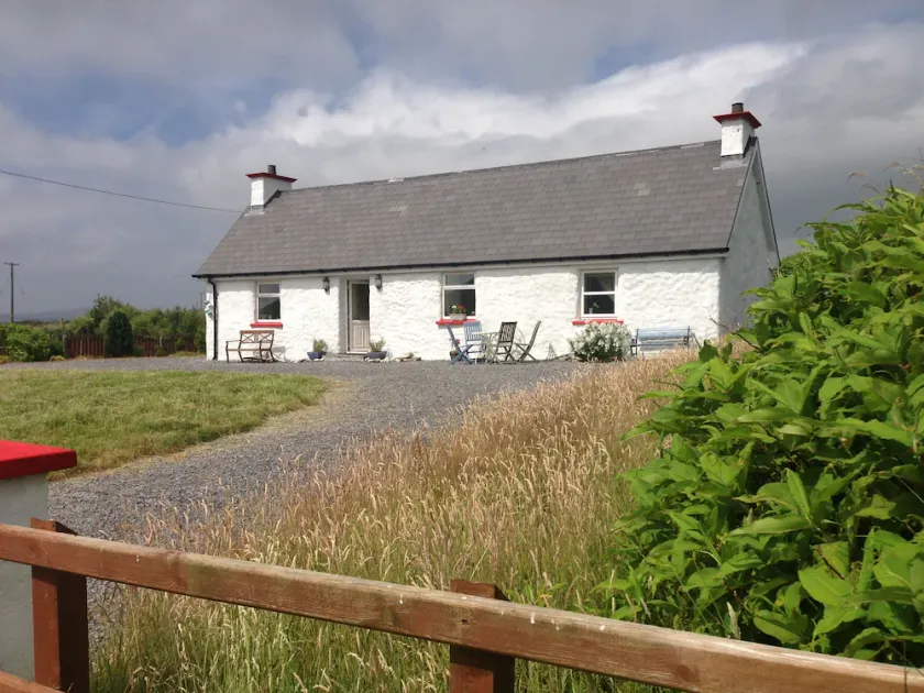 The Little Irish Cottage on the Wild Atlantic Way - experience the real Ireland. - Image 1