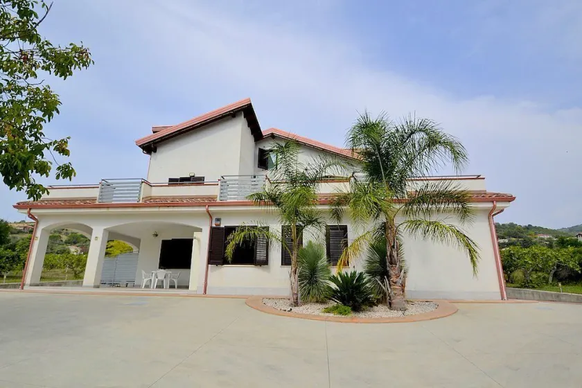 Villa Olga C: A cozy and welcoming apartment that is part of a villa situated in a quiet location, a few minutes from the town center, with Free WI-FI. - Image 1