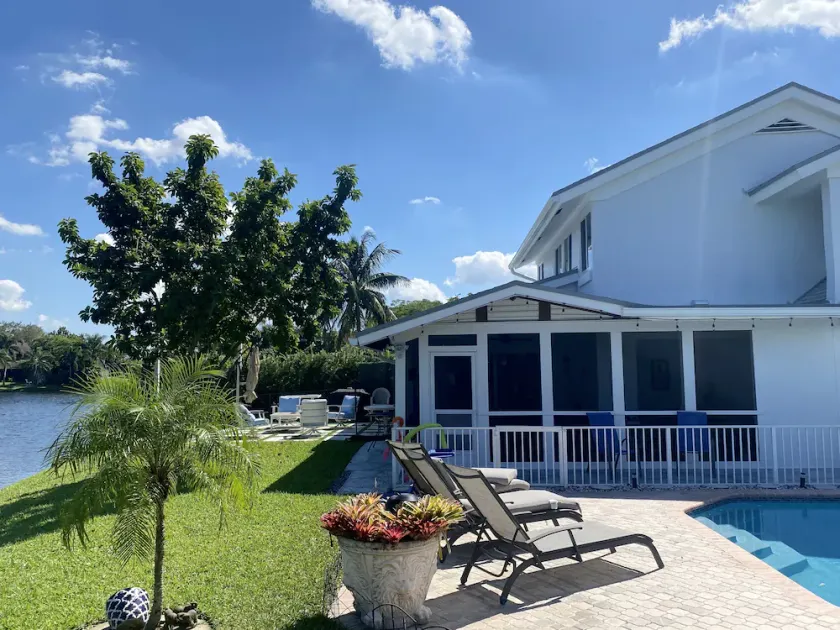 LakeFront - Near Hard Rock Casino w private pool - Image 1