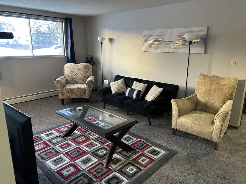 One Bedroom Main floor Apartment - Image 1