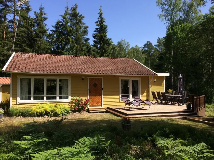 3 bedroom house by forest and lake - Image 1