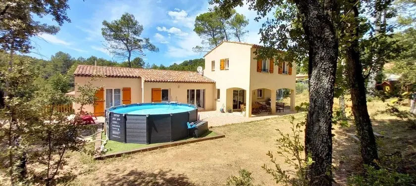 Villa Avec Piscine Hors sol en Bordure de Forêt - Image 1