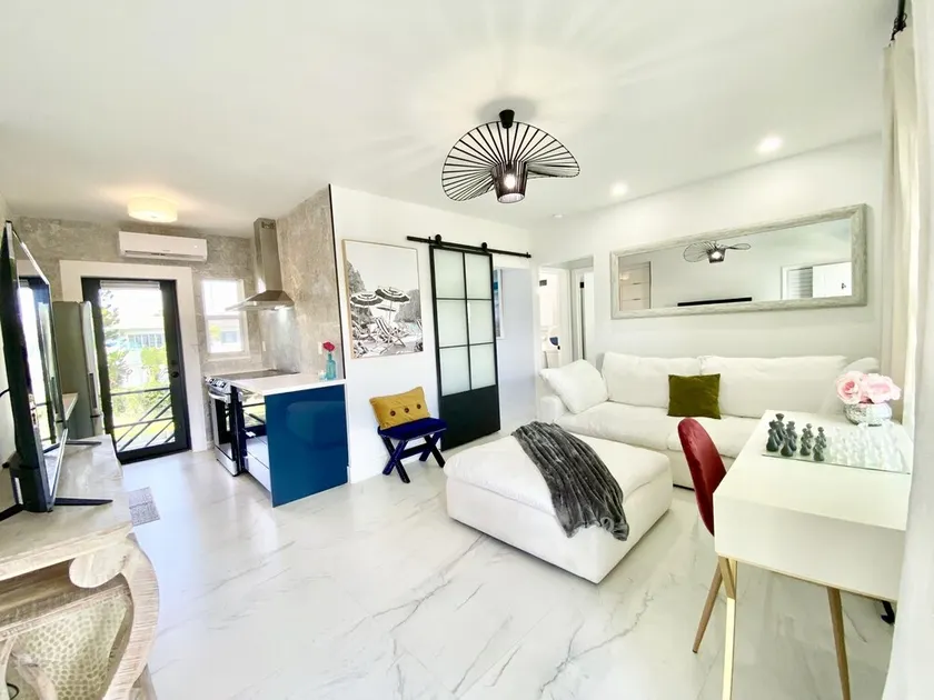 3 Seasons At The Carrington 3 Separate 2 Bedroom 1 Bathroom Apartments And A 3 Bedroom 2 Bathroom Villa - Image 1
