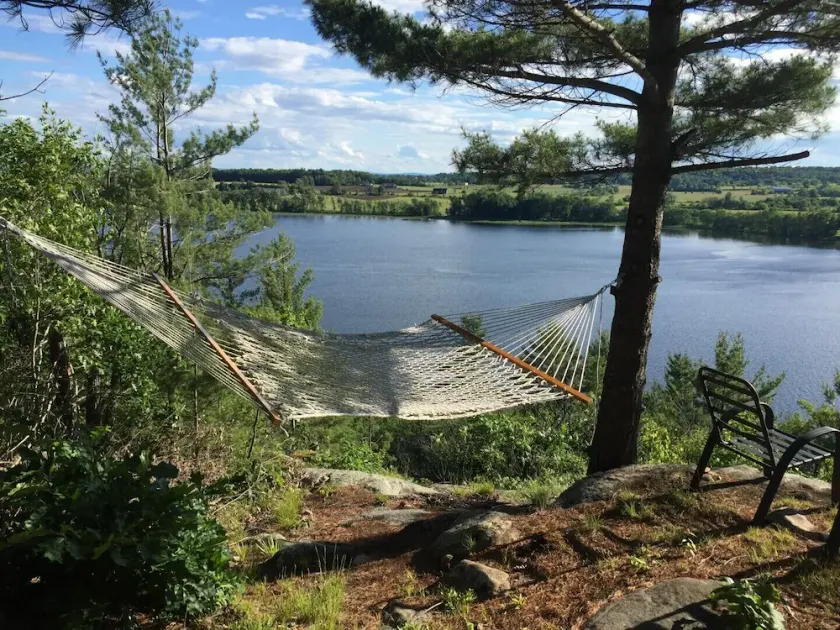 Privé - 17 Rustic acres de front de mer sauvage 1000 pieds au-dessus de la vallée de l'Outaouais recherche - Image 1