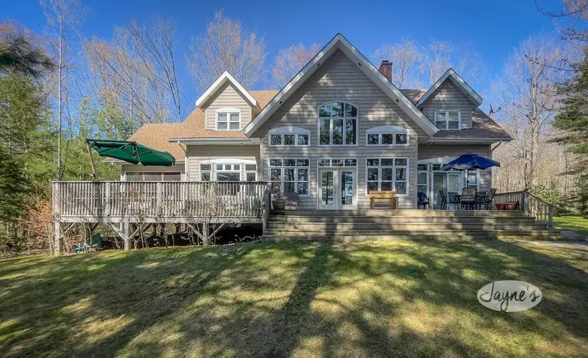 5bdrm 4bath beautiful cottage on Gull Lake! SW exposure! Sunsets! Muskoka Room! - Image 1