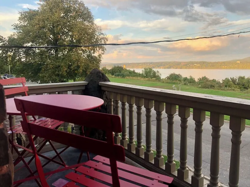 Hudson River Retreat - Image 1
