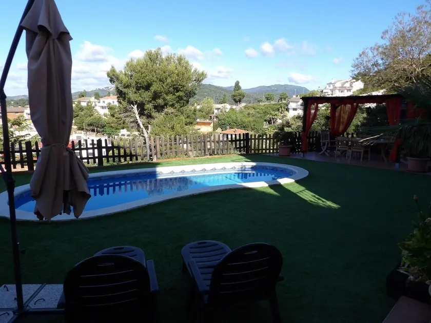 HAUS IN SANTA SUSANA / ERDGESCHOSS MIT POOL, GRILL UND CHILL OUT - Image 1