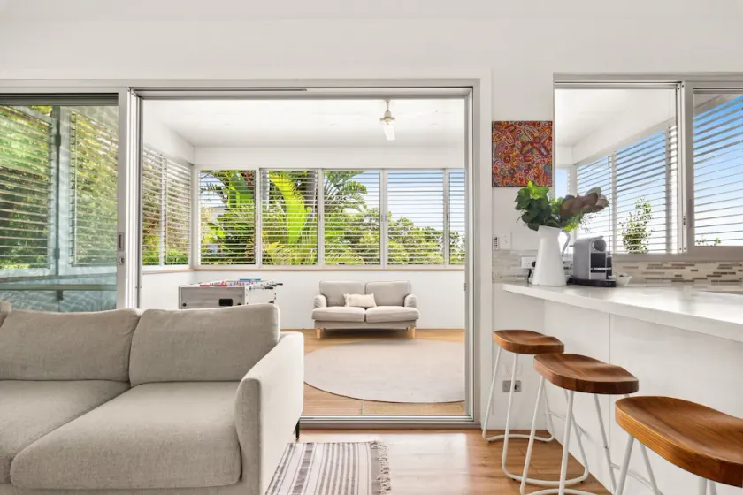 Luxury 2-Bed with Ocean Views and Garden - Image 1
