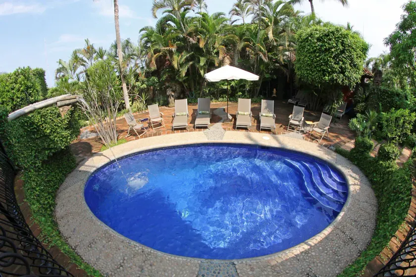 Villa privata, centro città, a 3 isolati dalla spiaggia! Piscina privata e tetto enorme - Image 1