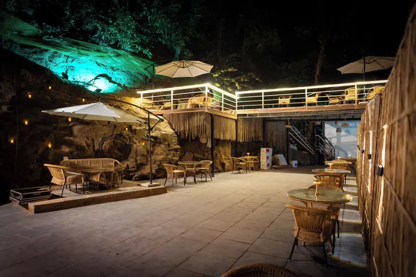 Cali Stays & Cafe By the Bay - Image 1
