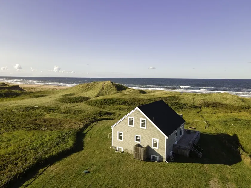 Darnley by the Dunes - oceanfront walk to beautiful beach - great for families - Image 1