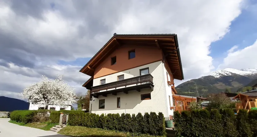 Cozy Holiday Apartment with Mountain View – Your Alpine Retreat! - Image 1
