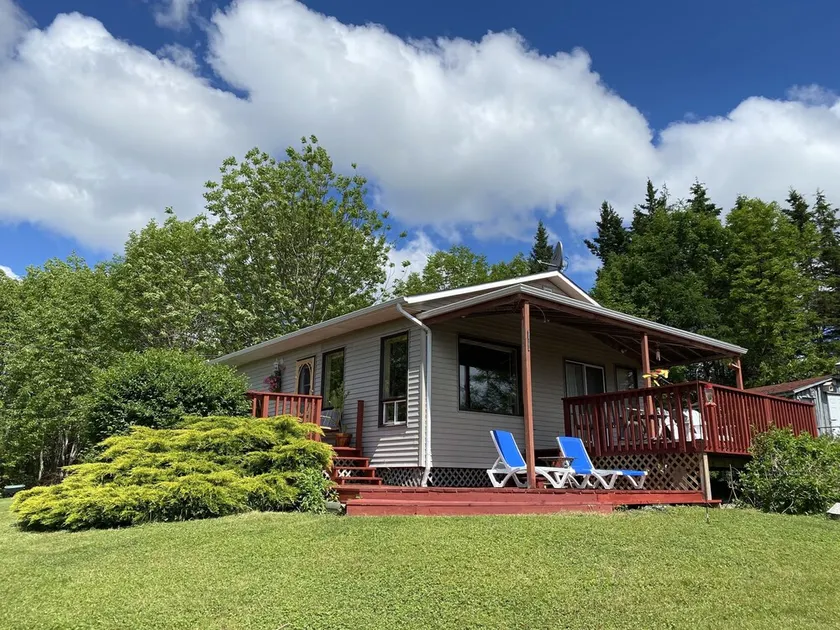 Rustic Comfy Cottage in the heart of NS Ocean Playground. Walk to Beach. - Image 1