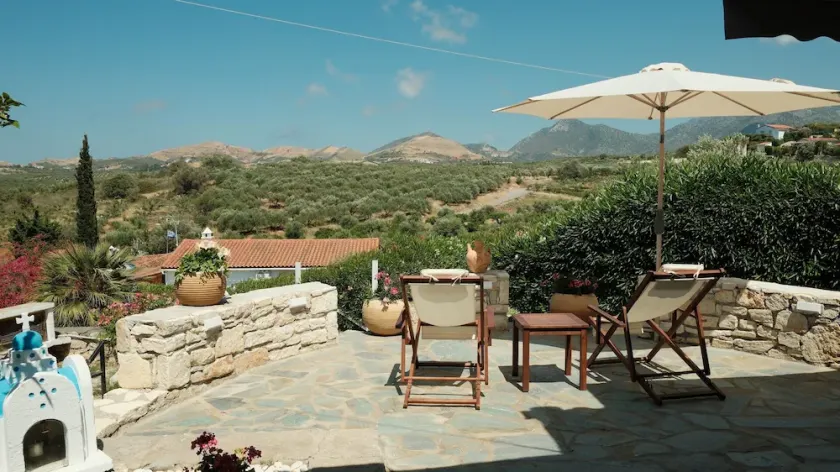 Fantastic villa with private pool & garden - peace & sea in Roumeli, Crete - Image 1