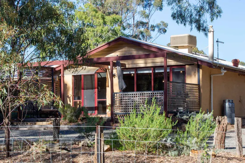 Le studio sous l'eucalyptus. - Image 1