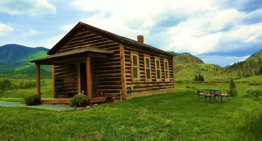 1916 Skolehus i nærheden af Yellowstone-hesteture, lynlåsforing, rafting, vandreture - Image 1