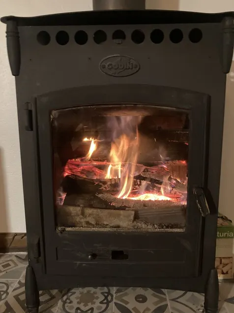 House with whirlpool nestled in beautiful countryside - Image 1