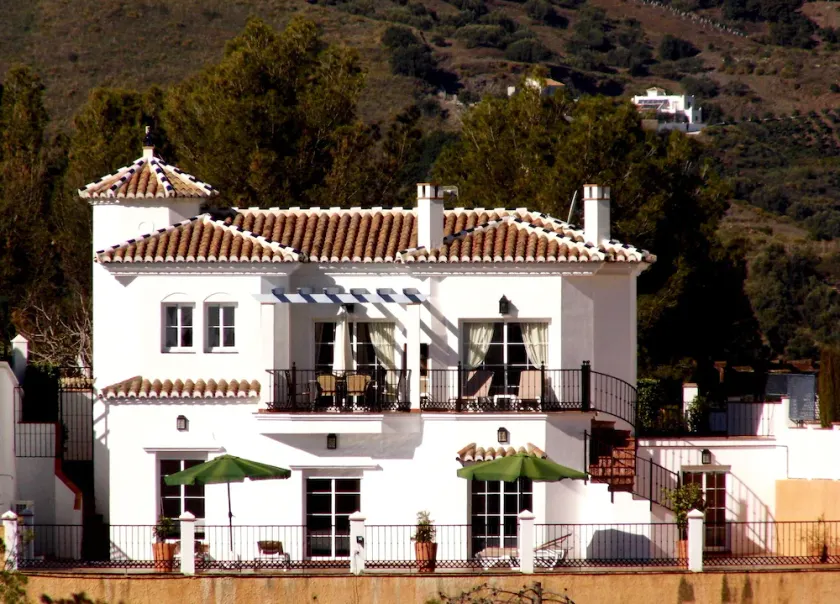 Villa mit eigenem Pool mit Blick auf die Landschaft, die Berge und das Meer. Gratis Wifi - Image 1