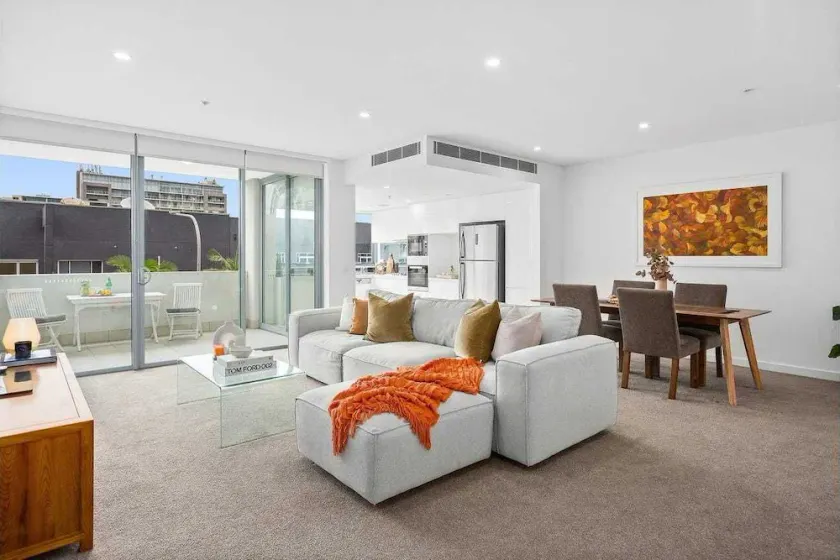 Spacious City Beach Harbour Apartment -Moments to Beach, Harbour Foreshore & CBD - Image 1