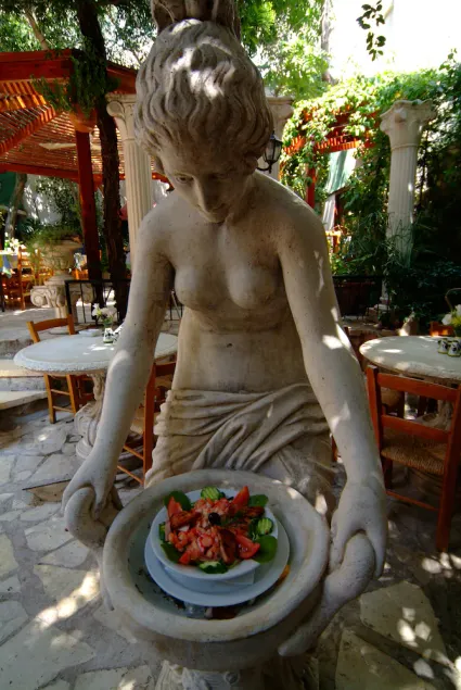 KINIRAS HOTEL - Image 1