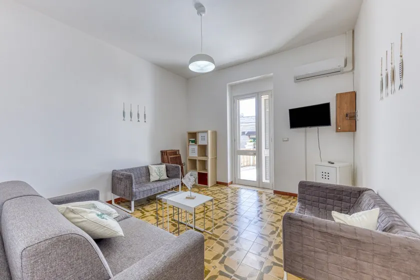 Appartement 'Dimora Ristola' avec vue sur mer, terrasse privée et climatisation - Image 1