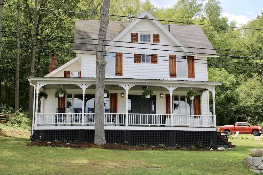 Beautifully Renovated Lakehouse on Keuka Lake - Image 1