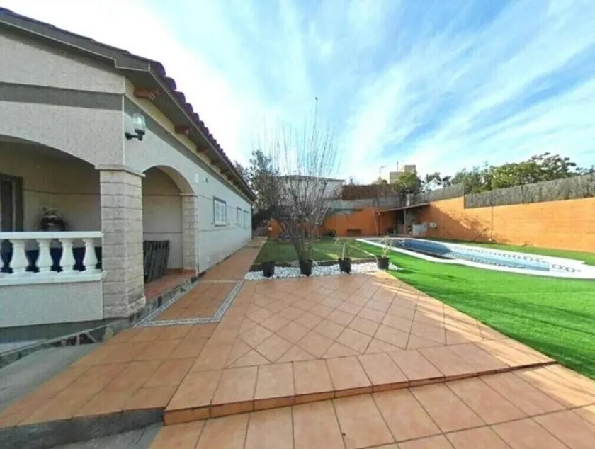 Casa com piscina ideal para famílias - Image 1