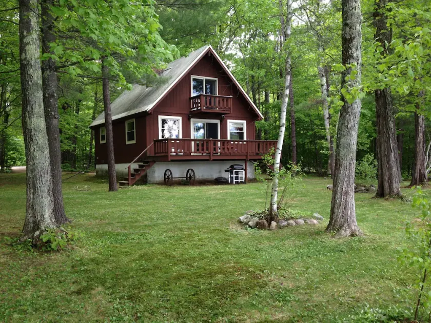 Waterfront Chalet med privat strand i de hvide bjerge i New Hampshire. - Image 1