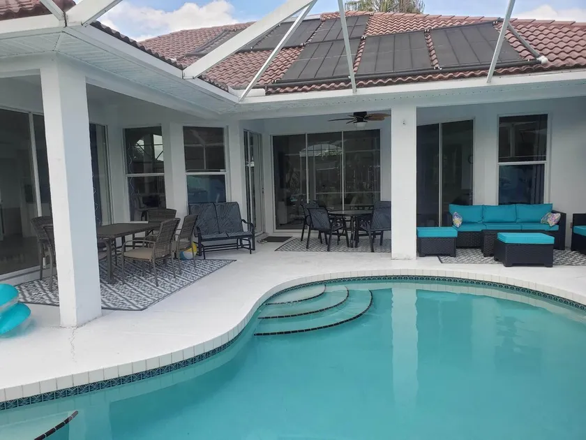 4 Bedroom Pool home with pond view in Sarasota, FL - Image 1