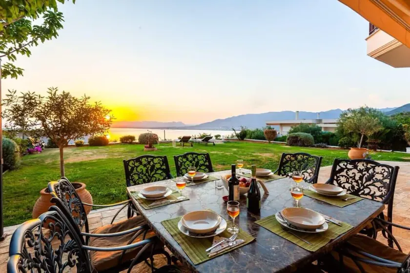 Sunset Paradise - Verga's Utimate Seaview Getaway - Image 1