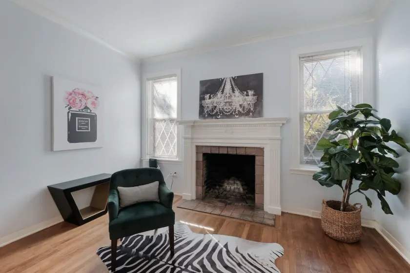 516- Amazing 2BR 1BA Apt in Historic Alta Vista, SA! Free Parking - Image 1
