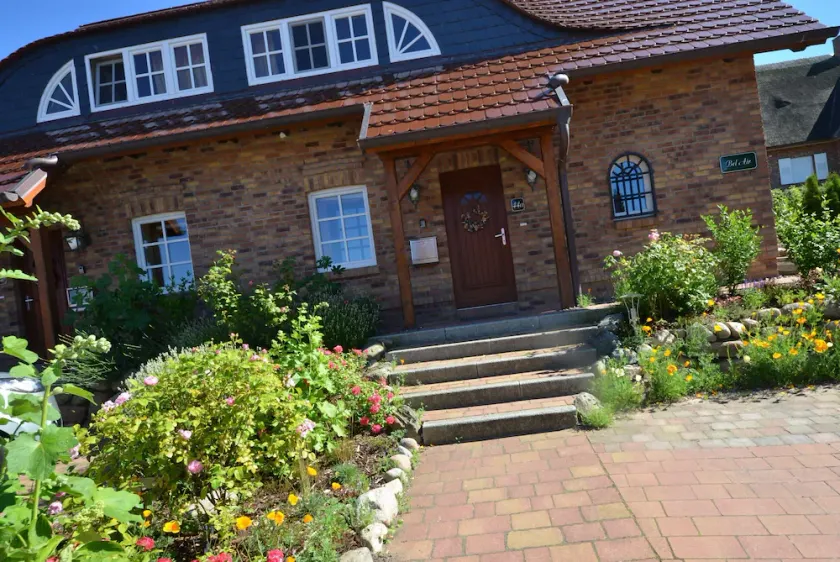 Luxury country house with fireplace, 4 baths and Sauna - Image 1