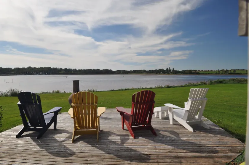 Executive style family cottage on the water - Image 1