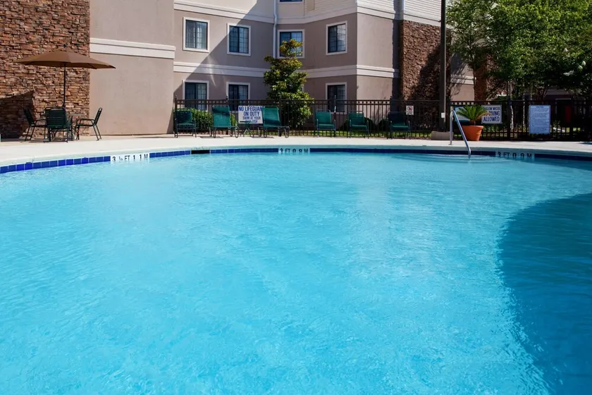 Suite avec cuisine complète près de la roue du ciel | Petit déjeuner chaud, piscine + plus! - Image 1
