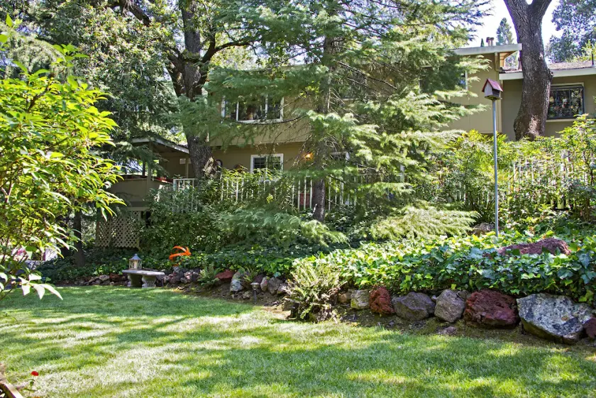 TRANQUJIL GARDEN STUDIO RETREAT,  W/HOT TUB Minutes from Downtown Napa - Image 1