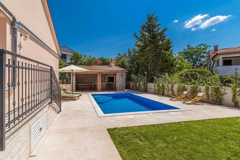 Casa de férias agradavel e confortável  com piscina privada em Pinezici, Island Krk, Croatia para 6 pessoas - Image 1