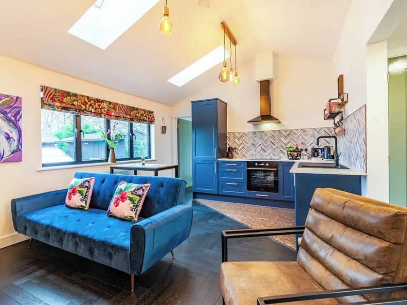 Lottie's Luxurious Lodge - UK36784 - Image 1