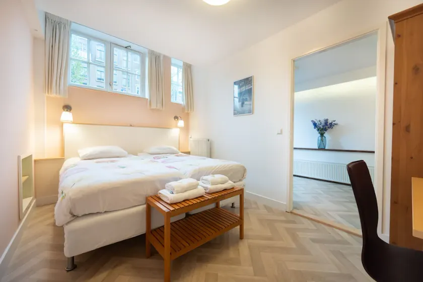 DEUX CHAMBRES AVEC DEUX SALLES DE BAINS PRIVÉES - IDÉAL POUR 2 COUPLES - Image 1