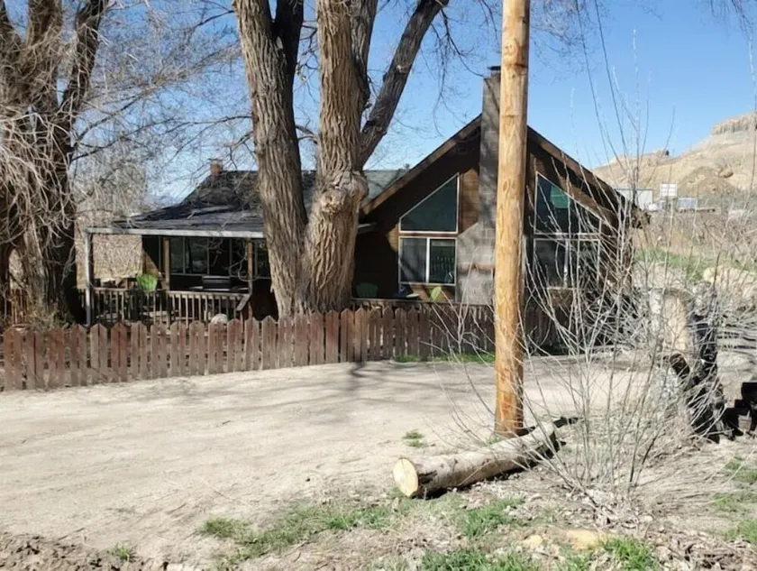 Peach Livin' Farmhouse - Image 1