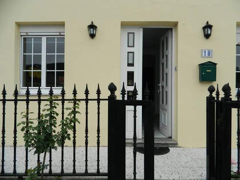NEU WIEDERHERGESTELLTES HAUS IN DER VILLA DE CEE. - Image 1
