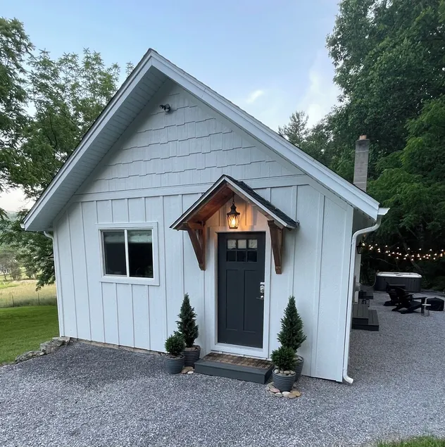 Guest cottage on farmette in mountains with hot tub  - Image 1
