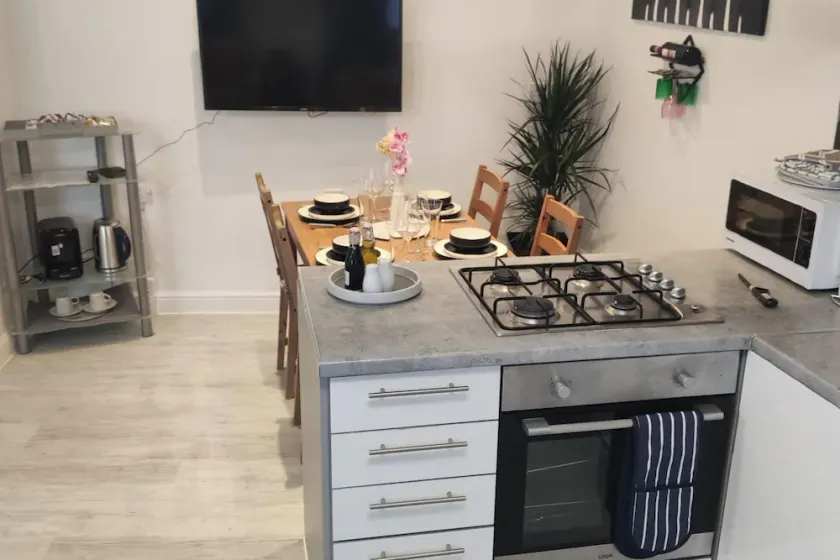 Stunning 2-bed Apartment in London Dagenham - Image 1