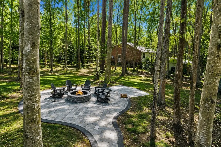 Fun & relaxing getaway with 2 game rooms, fire pits, deck, & more - Image 1